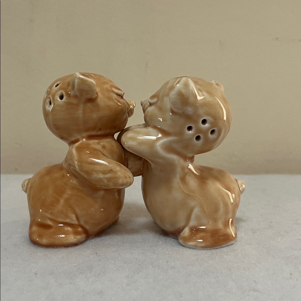 MCM Van Tellingen Hugging Bears Salt and Pepper Shakers vtg
